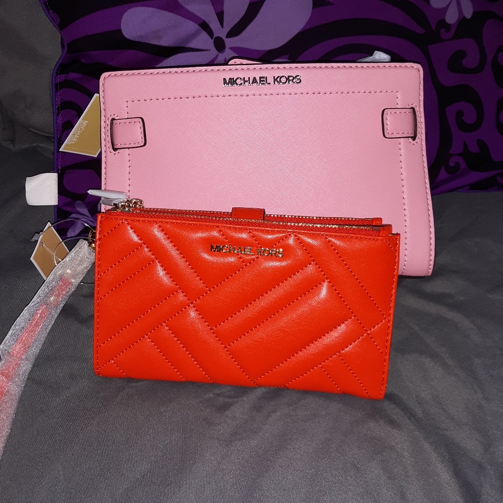 NWT  AUTHENTIC MICHAEL KORS PURSE/WRISTLET